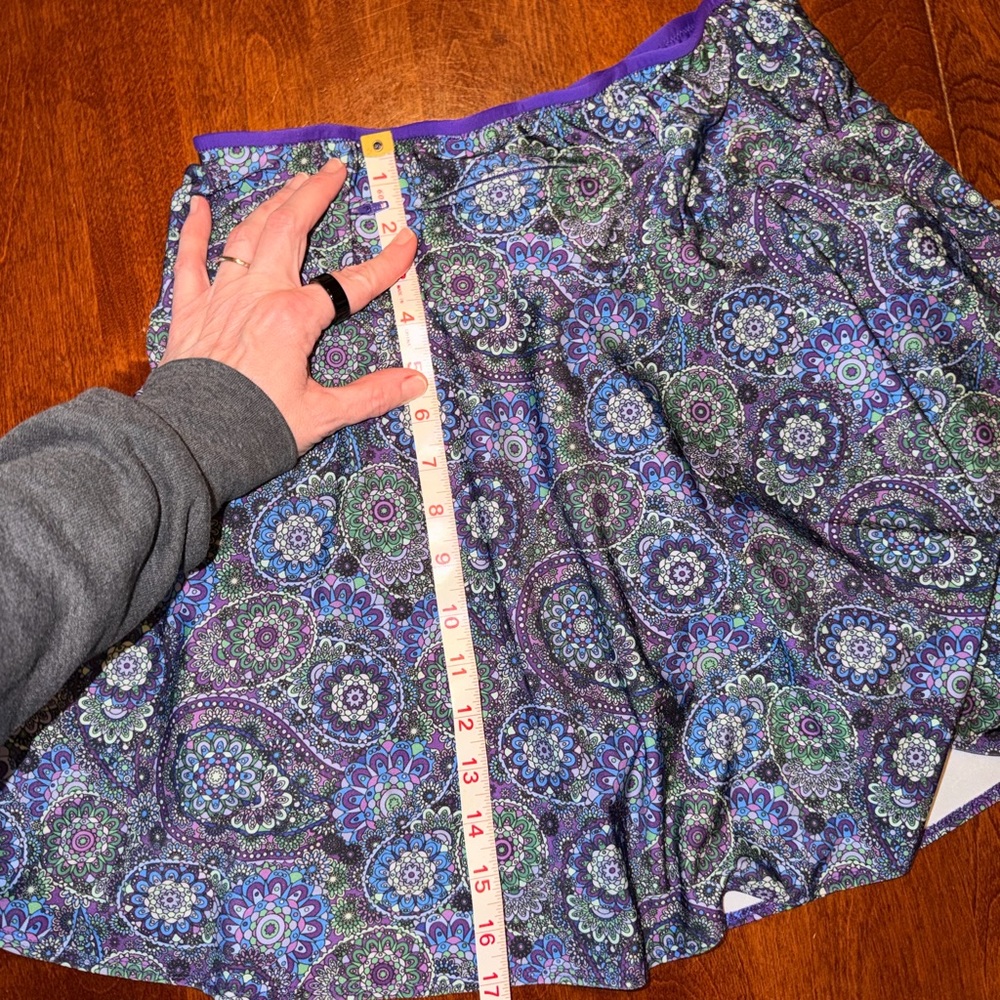 Sparkle Skirt Hiker Size L Purple Paisley. Running shorts with pockets - Picture 4 of 7